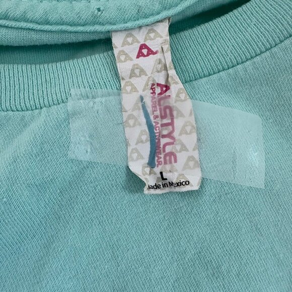 17th Street Surf Shop Virginia Beach Tee w Graphic on‎ Back Women’s size Small - Picture 7 of 10